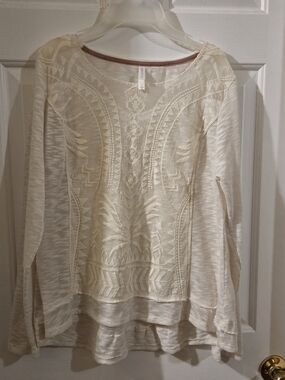 Xhilaration Cream Embroidered Long-Sleeve Tunic Top